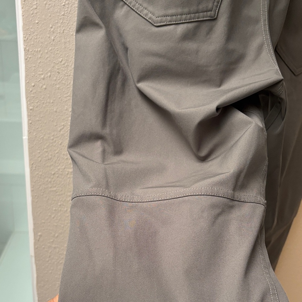 Lululemon men’s olive Straight-Leg Pants - Picture 4 of 5